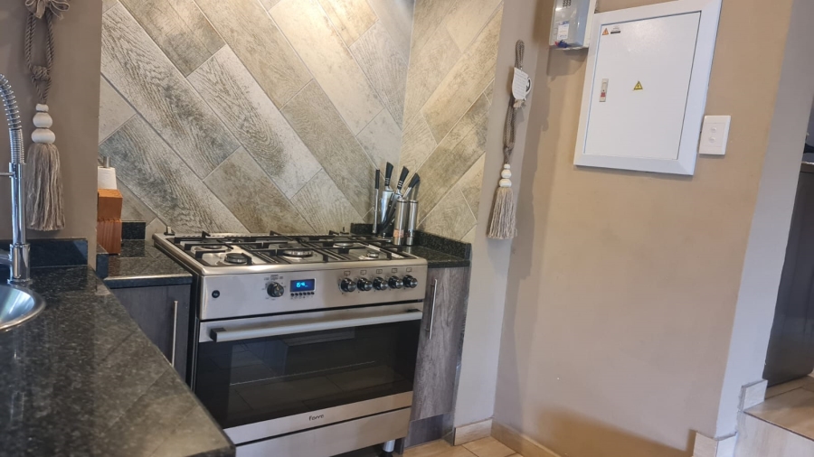 7 Bedroom Property for Sale in Cashan North West